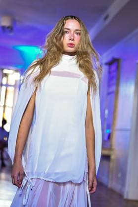 Mercedes-Benz Fashion Week in Madrid, Spain - 16 Sept 2025 A model walks the runway wearing a design by E.R.A.X. during Mercedes-Benz Fashion Week in IFERMA. Madrid Spain Copyright: xAtilanoxGarciax xSOPAxImagesx FOTO48052