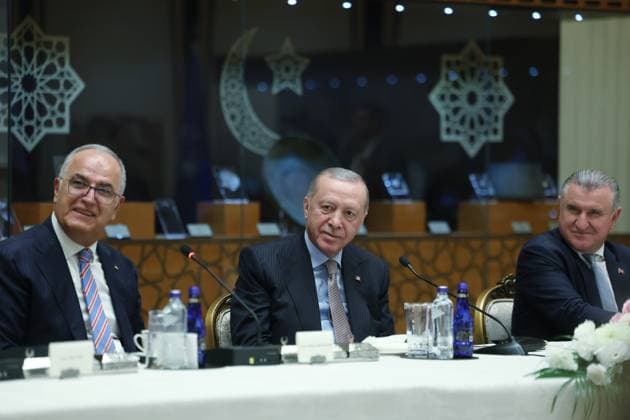 Turkish President Erdogan receives players of the Turkish Women’s National Volleyball Team ANKARA, TURKIYE - SEPTEMBER 16: (----EDITORIAL USE ONLY - MANDATORY CREDIT - TURKISH PRESIDENCY MUSTAFA KAMACI HANDOUT - NO MARKETING NO ADVERTISING CAMPAIGNS - DISTRIBUTED AS A SERVICE TO CLIENTS----) Turkish President Recep Tayyip Erdogan receives the players of the Turkish Women’s National Volleyball Team after their silver medal win at the 2025 FIVB World Championship, at the Presidential Complex in Ankara, Turkiye, on September 16, 2025. Turkish Presidency Mustafa Kamaci Handout Anadolu Ankara Turkey. Editorial use only. Please get in touch for any other usage.  Copyright: x2025xAnadoluxTurkishxPresidencyx xMustafaxKamacix xHandoutx