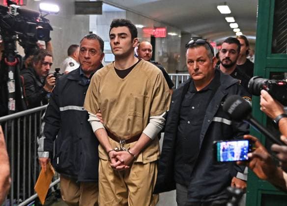 September 16, 2025, New York, New York, USA: September 16, 2025 - New York, NY -USA - Luigi Mangione makes a very brief appearance in the NY State Criminal Court for his ongoing assassination case against the United Healthcare CEO, Brian Thompson. He seen here arriving. (Photo: Andrea RENAULT Zuma Press) New York USA - ZUMAg115 20250916_faf_g115_007 Copyright: xAndreaxRenaultx