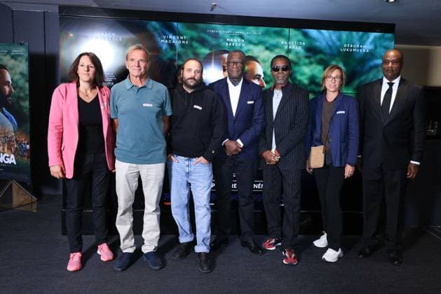 Muganga Premiere - Paris Vincent Macaigne, Cynthia Pinet, Guy Cadière, Vincent Macaigne, 2018 Nobel Peace Prize winner, Dr. Denis Mukwege and Isaach de Bankolé attend the photocall for the premiere of Muganga held at the UGC Les Halles in Paris, France on September 16, 2025. Photo by David Boyer ABACAPRESS.COM Paris France  Copyright: xBoyerxDavid ABACAx