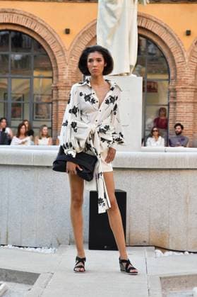 Mercedes-Benz Fashion Week de Madrid - Maison Mesa in Spain - 16 Sep 2025 A model walks the runway wearing a design by Maison Mesa during Mercedes-Benz Fashion Week de Madrid in IFERMA. Madrid Spain Copyright: xAtilanoxGarciax xSOPAxImagesx FOTO48061