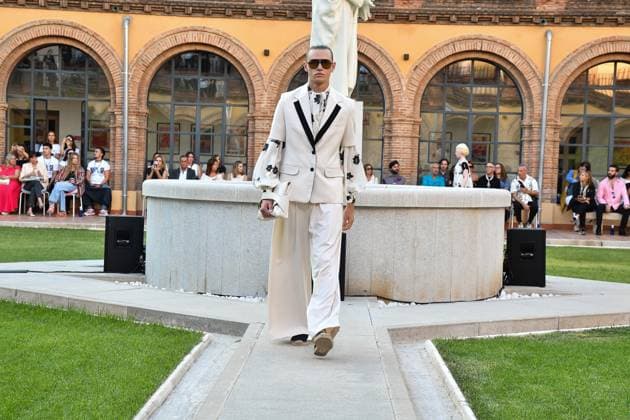 Mercedes-Benz Fashion Week de Madrid - Maison Mesa in Spain - 16 Sep 2025 A model walks the runway wearing a design by Maison Mesa during Mercedes-Benz Fashion Week de Madrid in IFERMA. Madrid Spain Copyright: xAtilanoxGarciax xSOPAxImagesx FOTO48063