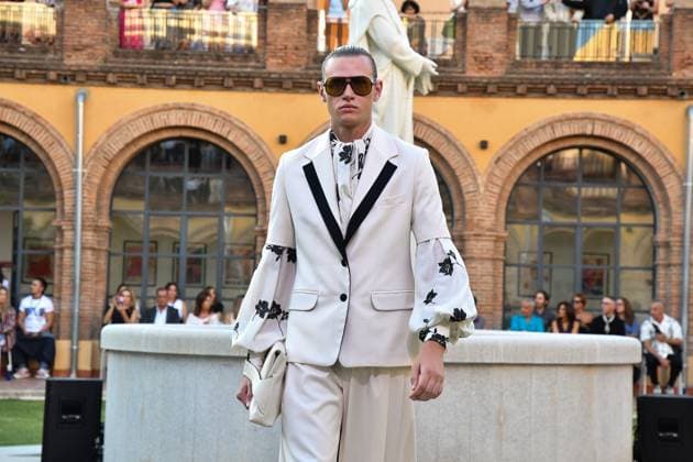 Mercedes-Benz Fashion Week de Madrid - Maison Mesa in Spain - 16 Sep 2025 A model walks the runway wearing a design by Maison Mesa during Mercedes-Benz Fashion Week de Madrid in IFERMA. Madrid Spain Copyright: xAtilanoxGarciax xSOPAxImagesx FOTO48064