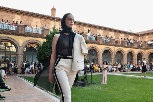 Mercedes-Benz Fashion Week de Madrid - Maison Mesa in Spain - 16 Sep 2025 A model walks the runway wearing a design by Maison Mesa during Mercedes-Benz Fashion Week de Madrid in IFERMA. Madrid Spain Copyright: xAtilanoxGarciax xSOPAxImagesx FOTO48065