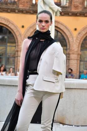 Mercedes-Benz Fashion Week de Madrid - Maison Mesa in Spain - 16 Sep 2025 A model walks the runway wearing a design by Maison Mesa during Mercedes-Benz Fashion Week de Madrid in IFERMA. Madrid Spain Copyright: xAtilanoxGarciax xSOPAxImagesx FOTO48067