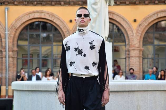 Mercedes-Benz Fashion Week de Madrid - Maison Mesa in Spain - 16 Sep 2025 A model walks the runway wearing a design by Maison Mesa during Mercedes-Benz Fashion Week de Madrid in IFERMA. Madrid Spain Copyright: xAtilanoxGarciax xSOPAxImagesx FOTO48069