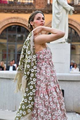 Mercedes-Benz Fashion Week de Madrid - Maison Mesa in Spain - 16 Sep 2025 A model walks the runway wearing a design by Maison Mesa during Mercedes-Benz Fashion Week de Madrid in IFERMA. Madrid Spain Copyright: xAtilanoxGarciax xSOPAxImagesx FOTO48079
