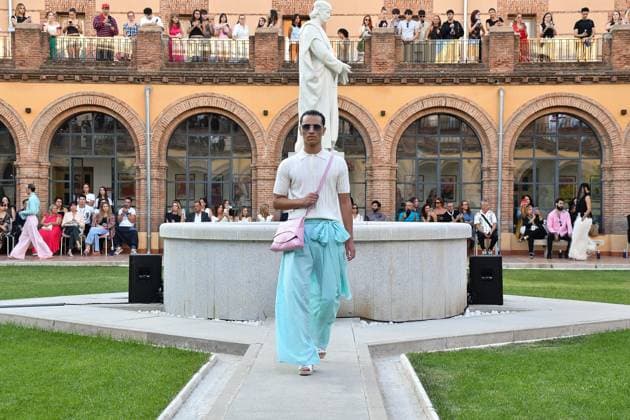 Mercedes-Benz Fashion Week de Madrid - Maison Mesa in Spain - 16 Sep 2025 A model walks the runway wearing a design by Maison Mesa during Mercedes-Benz Fashion Week de Madrid in IFERMA. Madrid Spain Copyright: xAtilanoxGarciax xSOPAxImagesx FOTO48084