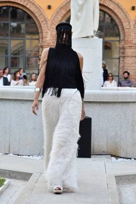 Mercedes-Benz Fashion Week de Madrid - Maison Mesa in Spain - 16 Sep 2025 A model walks the runway wearing a design by Maison Mesa during Mercedes-Benz Fashion Week de Madrid in IFERMA. Madrid Spain Copyright: xAtilanoxGarciax xSOPAxImagesx FOTO48089