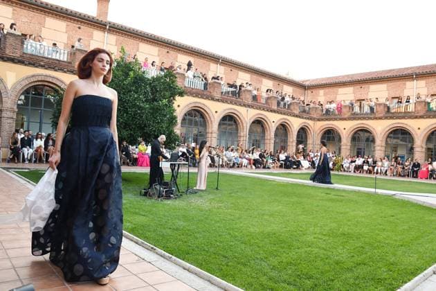 Mercedes-Benz Fashion Week de Madrid - Maison Mesa in Spain - 16 Sep 2025 A model walks the runway wearing a design by Maison Mesa during Mercedes-Benz Fashion Week de Madrid in IFERMA. Madrid Spain Copyright: xAtilanoxGarciax xSOPAxImagesx FOTO48099