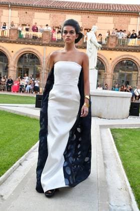 Mercedes-Benz Fashion Week de Madrid - Maison Mesa in Spain - 16 Sep 2025 A model walks the runway wearing a design by Maison Mesa during Mercedes-Benz Fashion Week de Madrid in IFERMA. Madrid Spain Copyright: xAtilanoxGarciax xSOPAxImagesx FOTO48105