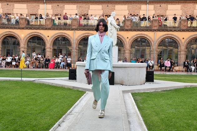 Mercedes-Benz Fashion Week de Madrid - Maison Mesa in Spain - 16 Sep 2025 A model walks the runway wearing a design by Maison Mesa during Mercedes-Benz Fashion Week de Madrid in IFERMA. Madrid Spain Copyright: xAtilanoxGarciax xSOPAxImagesx FOTO48109