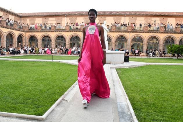 Mercedes-Benz Fashion Week de Madrid - Maison Mesa in Spain - 16 Sep 2025 A model walks the runway wearing a design by Maison Mesa during Mercedes-Benz Fashion Week de Madrid in IFERMA. Madrid Spain Copyright: xAtilanoxGarciax xSOPAxImagesx FOTO48119