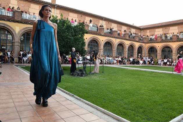 Mercedes-Benz Fashion Week de Madrid - Maison Mesa in Spain - 16 Sep 2025 A model walks the runway wearing a design by Maison Mesa during Mercedes-Benz Fashion Week de Madrid in IFERMA. Madrid Spain Copyright: xAtilanoxGarciax xSOPAxImagesx FOTO48120