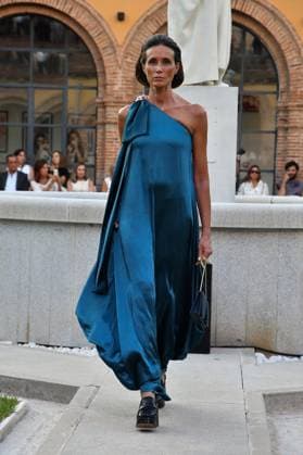 Mercedes-Benz Fashion Week de Madrid - Maison Mesa in Spain - 16 Sep 2025 A model walks the runway wearing a design by Maison Mesa during Mercedes-Benz Fashion Week de Madrid in IFERMA. Madrid Spain Copyright: xAtilanoxGarciax xSOPAxImagesx FOTO48121