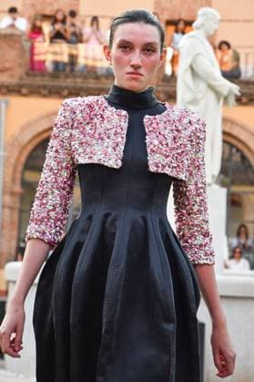 Mercedes-Benz Fashion Week de Madrid - Maison Mesa in Spain - 16 Sep 2025 A model walks the runway wearing a design by Maison Mesa during Mercedes-Benz Fashion Week de Madrid in IFERMA. Madrid Spain Copyright: xAtilanoxGarciax xSOPAxImagesx FOTO48129