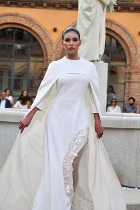 Mercedes-Benz Fashion Week de Madrid - Maison Mesa in Spain - 16 Sep 2025 A model walks the runway wearing a design by Maison Mesa during Mercedes-Benz Fashion Week de Madrid in IFERMA. Madrid Spain Copyright: xAtilanoxGarciax xSOPAxImagesx FOTO48137