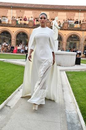 Mercedes-Benz Fashion Week de Madrid - Maison Mesa in Spain - 16 Sep 2025 A model walks the runway wearing a design by Maison Mesa during Mercedes-Benz Fashion Week de Madrid in IFERMA. Madrid Spain Copyright: xAtilanoxGarciax xSOPAxImagesx FOTO48139