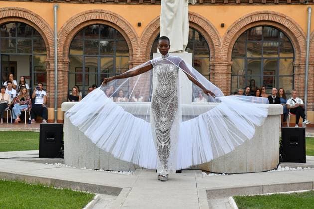 Mercedes-Benz Fashion Week de Madrid - Maison Mesa in Spain - 16 Sep 2025 A model walks the runway wearing a design by Maison Mesa during Mercedes-Benz Fashion Week de Madrid in IFERMA. Madrid Spain Copyright: xAtilanoxGarciax xSOPAxImagesx FOTO48140