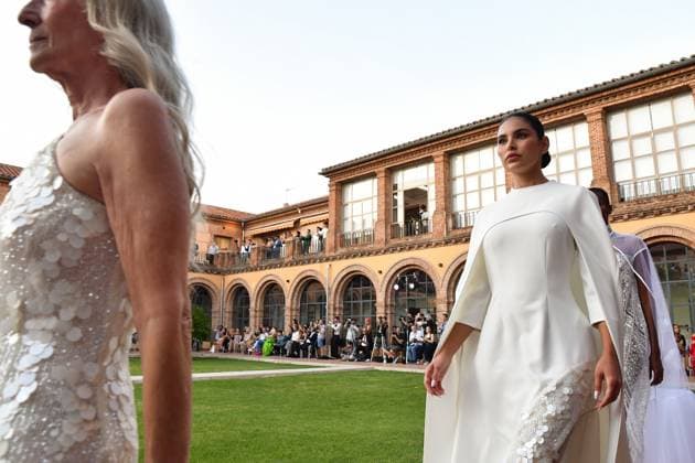 Mercedes-Benz Fashion Week de Madrid - Maison Mesa in Spain - 16 Sep 2025 Models walk the runway wearing a design by Maison Mesa during Mercedes-Benz Fashion Week de Madrid in IFERMA. Madrid Spain Copyright: xAtilanoxGarciax xSOPAxImagesx FOTO48144