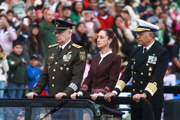 Military parade held in Mexico as part of Independence Day celebrations MEXICO CITY, MEXICO - SEPTEMBER 16: Secretary of Defense Ricardo Trevilla (L) Mexican President Claudia Sheinbaum (C) and Secretary of the Navy Raymundo Morales (R) take part the annual military parade to commemorate Mexico s 215th anniversary of independence, at Zocalo main square, in Mexico City, Mexico on September 16, 2025. Daniel Cardenas Anadolu Mexico City Mexico. Editorial use only. Please get in touch for any other usage.  Copyright: x2025xAnadoluxDanielxCardenasx