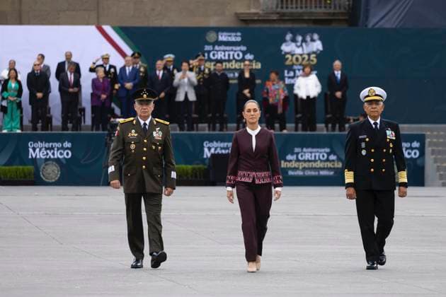 September 16, 2025, Mexico City, Mexico, USA: (L-R) Secretary of National Defense of Mexico Ricardo Trevilla Trejo, President of Mexico Claudia Sheinbaum and Secretary of the Navy of Mexico Admiral Raymundo Pedro Morales Angeles during the Independence Day military parade at Zocalo on Tuesday September 16, 2025 in Mexico City, Mexico. The parade takes place in the streets of downtown Mexico City and important avenues like Paseo de la Reforma. PRESIDENCIA PI Mexico City USA - ZUMAp124 20250916_zaa_p124_006 Copyright: xPresidenciax