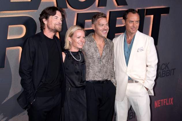 Jason Bateman, Kate Susman, Zach Baylin and Jude Law at the premiere of the Netflix miniseries Black Rabbit at SVA Theater New York, 16 09 2025 Foto:xB.xHinex xFuturexImagex rabbit_5957