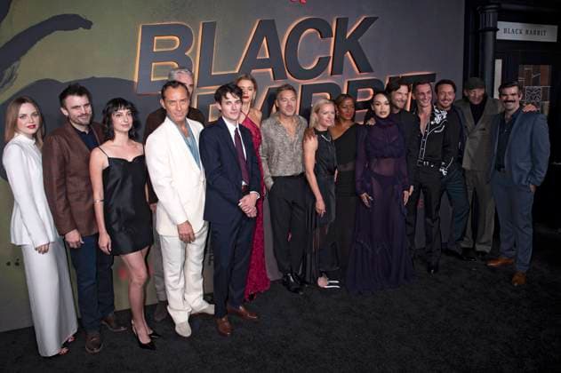 Odessa Young, Andrew Hinderaker, Ali Stoner, Jude Law, Ben Jackson, Eli Kollman, Abbey Lee, Zach Baylin, Kate Susman, Amaka Okafor, Cleopatra Coleman, Jason Bateman, Forrest Weber, Chris Coy and Troy Kotsur at the premiere of the Netflix miniseries Black Rabbit at SVA Theater New York, 16 09 2025 Foto:xB.xHinex xFuturexImagex rabbit_5973