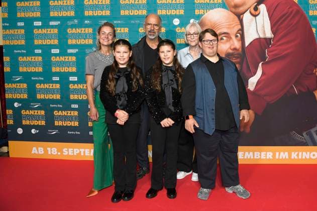 Rhea Harder Vennewald, Larissa Rentsch, Christoph Maria Herbst, Lisannn Rentsch, Ulla Tadken Horstmann and Nico Randel at the premiere of the movie Ganzer halber Bruder at the Astor Grand Cinema Hannover, 16 09 2025 Foto:xC.xNiehausx xFuturexImagex bruder_hannover_5901