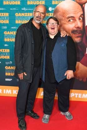 Christoph Maria Herbst and Nico Randel at the premiere of the movie Ganzer halber Bruder at the Astor Grand Cinema Hannover, 16 09 2025 Foto:xC.xNiehausx xFuturexImagex bruder_hannover_5908