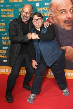 Christoph Maria Herbst and Nico Randel at the premiere of the movie Ganzer halber Bruder at the Astor Grand Cinema Hannover, 16 09 2025 Foto:xC.xNiehausx xFuturexImagex bruder_hannover_5910