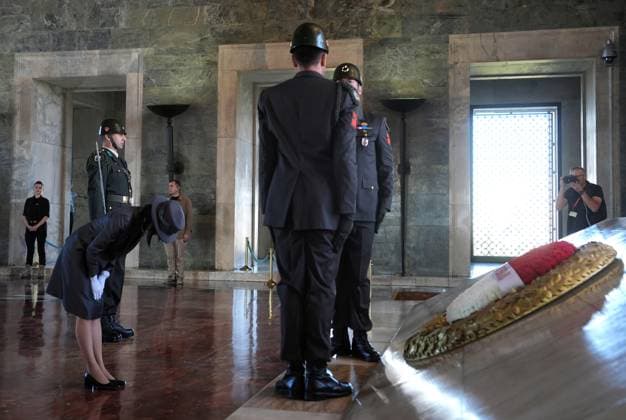 Japanese Princess Akiko of Mikasa visits Anitkabir ANKARA, TURKIYE - SEPTEMBER 17: Japanese Princess Akiko of Mikasa pays respect after laying a wreath during her visit to Anitkabir, the mausoleum of Turkish Republic s Founder Mustafa Kemal Ataturk, in Ankara, Turkiye on September 17, 2025. Evrim Aydin Anadolu Ankara Turkey. Editorial use only. Please get in touch for any other usage.  Copyright: x2025xAnadoluxEvrimxAydinx