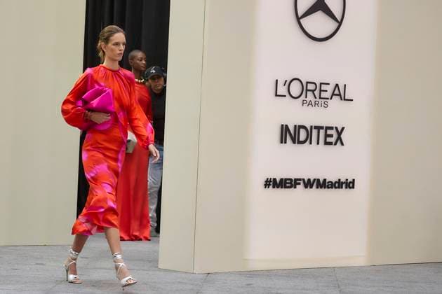 Silvia Tcherassis fashion show at MBFW Madrid Models during the fashion show of designer Silvia Tcherassi, at the 82nd edition of Mercedes Benz Fashion Week Madrid, at the Palacio de Cibeles, on September 17, 2025, in Madrid Spain This years edition will be held from September 17 to 21 and commemorates the 40th anniversary of the catwalk Silvia Tcherassi is the first designer invited to MBFW Madrid The Colombian fashion designer is considered one of the most successful fashion designers in the world Tcherassi received yesterday the International Designer Award during the first edition of this award 17 SEPTEMBER 2025 Jesús Hellí Espana  Copyright: xJesusxHellinx 6960446