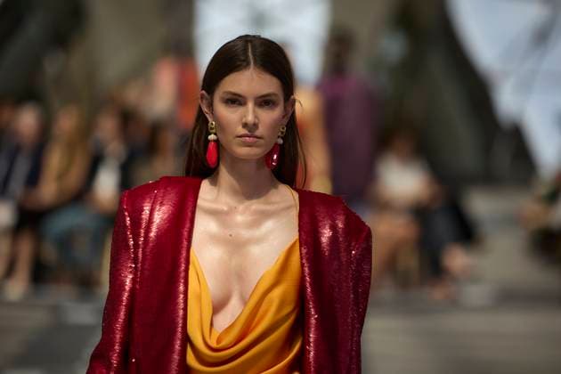 Pedro del Hierro fashion show at MBFW Madrid A model during the fashion show of designer Pedro del Hierro, at the 82nd edition of Mercedes Benz Fashion Week Madrid, at the Cibeles Palace, on September 17, 2025, in Madrid Spain This years edition is held from September 17 to 21 and commemorates the 40th anniversary of the runway Pedro del Hierro is a Spanish fashion brand for women and men, which adapts to the lifestyle and needs of society 17 SEPTEMBER 2025 Jesús Hellí Madrid Madrid Madrid Spain  Copyright: xJesusxHellinx 6961182