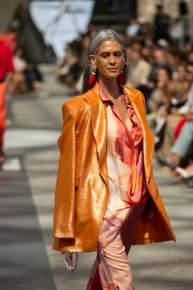 Pedro del Hierro fashion show at MBFW Madrid A model during the fashion show of designer Pedro del Hierro, at the 82nd edition of Mercedes Benz Fashion Week Madrid, at the Cibeles Palace, on September 17, 2025, in Madrid Spain This years edition is held from September 17 to 21 and commemorates the 40th anniversary of the runway Pedro del Hierro is a Spanish fashion brand for women and men, which adapts to the lifestyle and needs of society 17 SEPTEMBER 2025 Jesús Hellí Madrid Madrid Madrid Spain  Copyright: xJesusxHellinx 6961196