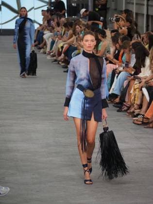 Silvia Tcherassi Fashion Show At Mercedes-Benz Fashion Week 2025 A fashion show by designer Silvia Tcherassi takes place at the Cibeles Palace during Mercedes-Benz Fashion Week in Madrid, Spain, on September 17. Madrid Madrid Spain  Copyright: xAaronxHerediax originalFilename: herediasanchez-silviatc250917_npZOz.jpg