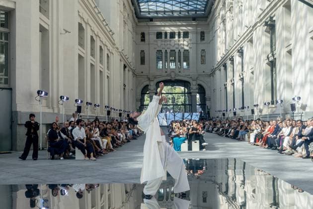 Adolfo Dominguez fashion show at MBFW Madrid Models during the fashion show of designer Adolfo Dominguez, at the 82nd edition of Mercedes Benz Fashion Week Madrid, at the Palacio de Cibeles, on September 17, 2025, in Madrid Spain This years edition will be held from September 17 to 21 and commemorates the 40th anniversary of the catwalk Adolfo Domínguez has been committed, since its inception, to a natural fashion, far from rigidity Currently, the firm has 360 points of sale in 24 countries 17 SEPTEMBER 2025 Madrid Madrid Spain  Copyright: xRicardoxRubiox 6961720