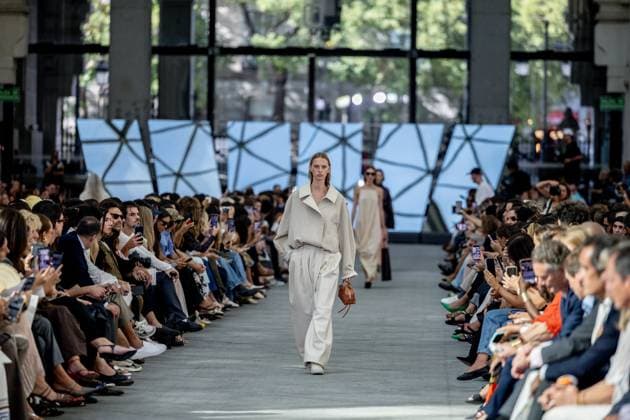 Adolfo Dominguez fashion show at MBFW Madrid Models during the fashion show of designer Adolfo Dominguez, at the 82nd edition of Mercedes Benz Fashion Week Madrid, at the Palacio de Cibeles, on September 17, 2025, in Madrid Spain This years edition will be held from September 17 to 21 and commemorates the 40th anniversary of the catwalk Adolfo Domínguez has been committed, since its inception, to a natural fashion, far from rigidity Currently, the firm has 360 points of sale in 24 countries 17 SEPTEMBER 2025 Madrid Madrid Spain  Copyright: xRicardoxRubiox 6961727