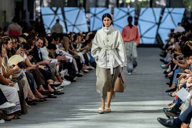 Adolfo Dominguez fashion show at MBFW Madrid Models during the fashion show of designer Adolfo Dominguez, at the 82nd edition of Mercedes Benz Fashion Week Madrid, at the Palacio de Cibeles, on September 17, 2025, in Madrid Spain This years edition will be held from September 17 to 21 and commemorates the 40th anniversary of the catwalk Adolfo Domínguez has been committed, since its inception, to a natural fashion, far from rigidity Currently, the firm has 360 points of sale in 24 countries 17 SEPTEMBER 2025 Madrid Madrid Spain  Copyright: xRicardoxRubiox 6961729