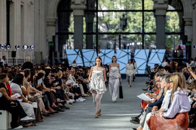 Adolfo Dominguez fashion show at MBFW Madrid Models during the fashion show of designer Adolfo Dominguez, at the 82nd edition of Mercedes Benz Fashion Week Madrid, at the Palacio de Cibeles, on September 17, 2025, in Madrid Spain This years edition will be held from September 17 to 21 and commemorates the 40th anniversary of the catwalk Adolfo Domínguez has been committed, since its inception, to a natural fashion, far from rigidity Currently, the firm has 360 points of sale in 24 countries 17 SEPTEMBER 2025 Madrid Madrid Spain  Copyright: xRicardoxRubiox 6961734