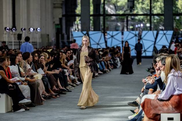 Adolfo Dominguez fashion show at MBFW Madrid Models during the fashion show of designer Adolfo Dominguez, at the 82nd edition of Mercedes Benz Fashion Week Madrid, at the Palacio de Cibeles, on September 17, 2025, in Madrid Spain This years edition will be held from September 17 to 21 and commemorates the 40th anniversary of the catwalk Adolfo Domínguez has been committed, since its inception, to a natural fashion, far from rigidity Currently, the firm has 360 points of sale in 24 countries 17 SEPTEMBER 2025 Madrid Madrid Spain  Copyright: xRicardoxRubiox 6961735