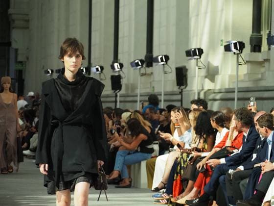 Adolfo Dominguez Fashion Show At Mercedes-Benz Fashion Week 2025 Designer Adolfo Dominguez shows at the Cibeles Palace during Mercedes-Benz Fashion Week Madrid, which celebrates its 40th anniversary in Madrid, Spain, on September 17. Madrid Madrid Spain  Copyright: xAaronxHerediax originalFilename: herediasanchez-adolfodo250917_np44R.jpg