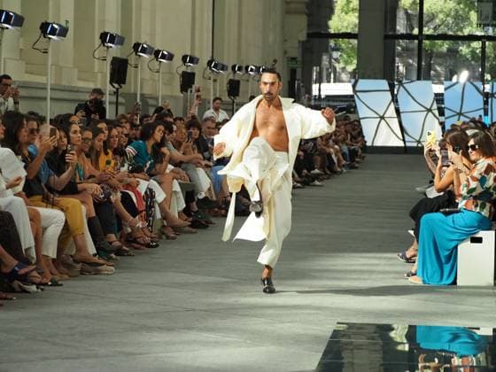Adolfo Dominguez Fashion Show At Mercedes-Benz Fashion Week 2025 Designer Adolfo Dominguez shows at the Cibeles Palace during Mercedes-Benz Fashion Week Madrid, which celebrates its 40th anniversary in Madrid, Spain, on September 17. Madrid Madrid Spain  Copyright: xAaronxHerediax originalFilename: herediasanchez-adolfodo250917_npCVD.jpg