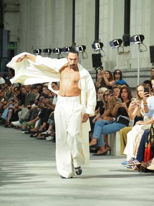 Adolfo Dominguez Fashion Show At Mercedes-Benz Fashion Week 2025 Designer Adolfo Dominguez shows at the Cibeles Palace during Mercedes-Benz Fashion Week Madrid, which celebrates its 40th anniversary in Madrid, Spain, on September 17. Madrid Madrid Spain  Copyright: xAaronxHerediax originalFilename: herediasanchez-adolfodo250917_npdiT.jpg