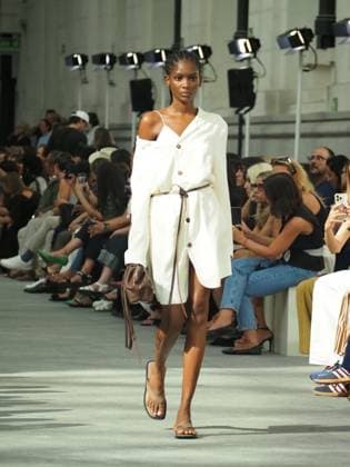 Adolfo Dominguez Fashion Show At Mercedes-Benz Fashion Week 2025 Designer Adolfo Dominguez shows at the Cibeles Palace during Mercedes-Benz Fashion Week Madrid, which celebrates its 40th anniversary in Madrid, Spain, on September 17. Madrid Madrid Spain  Copyright: xAaronxHerediax originalFilename: herediasanchez-adolfodo250917_npLPd.jpg