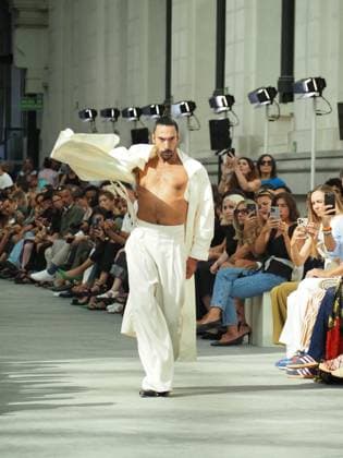 Adolfo Dominguez Fashion Show At Mercedes-Benz Fashion Week 2025 Designer Adolfo Dominguez shows at the Cibeles Palace during Mercedes-Benz Fashion Week Madrid, which celebrates its 40th anniversary in Madrid, Spain, on September 17. Madrid Madrid Spain  Copyright: xAaronxHerediax originalFilename: herediasanchez-adolfodo250917_npsL1.jpg
