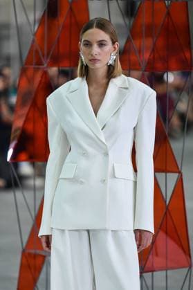 Mercedes-Benz Fashion Week de Madrid - 17 Sep 2025 A model walks the runway wearing a design by Simorra during the Mercedes-Benz Fashion Week de Madrid in IFERMA. Madrid Spain Copyright: xAtilanoxGarciax xSOPAxImagesx FOTO48337