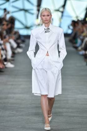 Mercedes-Benz Fashion Week de Madrid - 17 Sep 2025 A model walks the runway wearing a design by Simorra during the Mercedes-Benz Fashion Week de Madrid in IFERMA. Madrid Spain Copyright: xAtilanoxGarciax xSOPAxImagesx FOTO48340