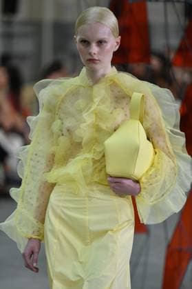 Mercedes-Benz Fashion Week de Madrid - 17 Sep 2025 A model walks the runway wearing a design by Simorra during the Mercedes-Benz Fashion Week de Madrid in IFERMA. Madrid Spain Copyright: xAtilanoxGarciax xSOPAxImagesx FOTO48346