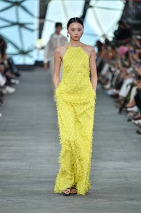 Mercedes-Benz Fashion Week de Madrid - 17 Sep 2025 A model walks the runway wearing a design by Simorra during the Mercedes-Benz Fashion Week de Madrid in IFERMA. Madrid Spain Copyright: xAtilanoxGarciax xSOPAxImagesx FOTO48347